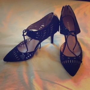 NWOT Black faux suede heels size 7.5 Metaphor